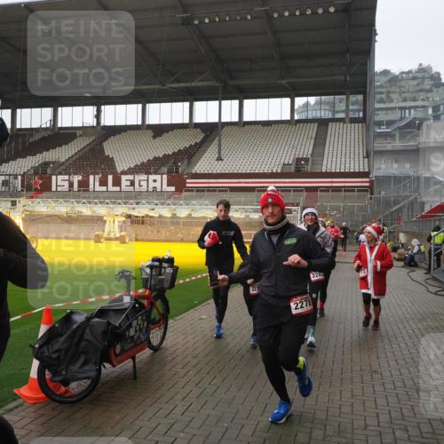 07.12.2025 - St. Pauli X-Mass-Run No. 15 Fabian Wolf http://msf.ph/oto/9419561 07.12.2025 11:33:03 Ziel 321, 977, 1013, 1591, 2005, 2107, 2113, 2278, 2281, 2282, 2284, 2662, 3269, 3271 meine-sportfotos.de
