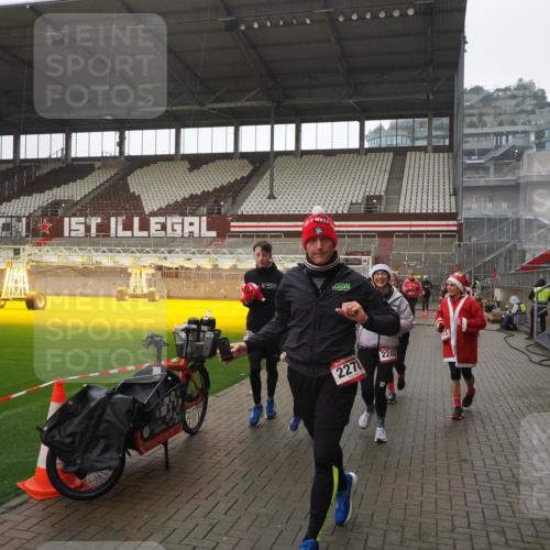 07.12.2025 - St. Pauli X-Mass-Run No. 15 Fabian Wolf http://msf.ph/oto/9419562 07.12.2025 11:33:03 Ziel 321, 977, 1013, 1591, 2005, 2107, 2113, 2278, 2281, 2282, 2284, 2662, 3269, 3271 meine-sportfotos.de