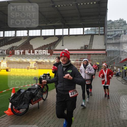 07.12.2025 - St. Pauli X-Mass-Run No. 15 Fabian Wolf http://msf.ph/oto/9419563 07.12.2025 11:33:03 Ziel 321, 977, 1013, 1591, 2005, 2107, 2113, 2278, 2281, 2282, 2284, 2662, 3269, 3271 meine-sportfotos.de