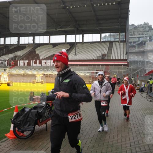07.12.2025 - St. Pauli X-Mass-Run No. 15 Fabian Wolf http://msf.ph/oto/9419564 07.12.2025 11:33:03 Ziel 321, 977, 1013, 1591, 2005, 2107, 2113, 2278, 2281, 2282, 2284, 2662, 3269, 3271 meine-sportfotos.de