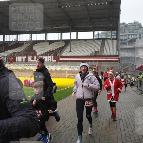 07.12.2025 - St. Pauli X-Mass-Run No. 15 Fabian Wolf http://msf.ph/oto/9419566 07.12.2025 11:33:04 Ziel 321, 977, 1013, 1591, 2005, 2107, 2113, 2278, 2281, 2282, 2284, 2662, 3269, 3271 meine-sportfotos.de