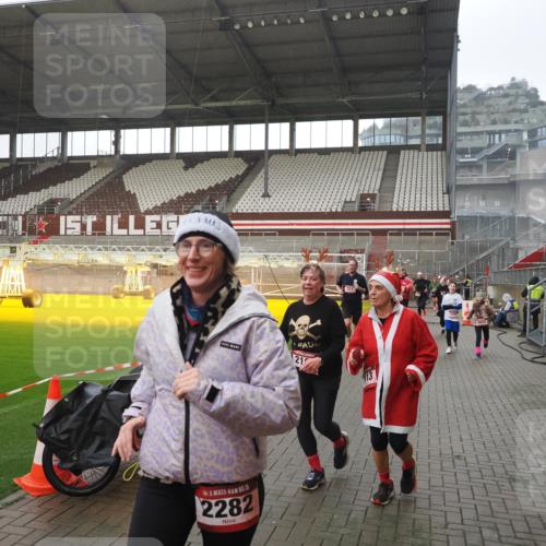 07.12.2025 - St. Pauli X-Mass-Run No. 15 Fabian Wolf http://msf.ph/oto/9419569 07.12.2025 11:33:04 Ziel 321, 977, 1013, 1591, 2005, 2107, 2113, 2278, 2281, 2282, 2284, 2662, 3269, 3271 meine-sportfotos.de