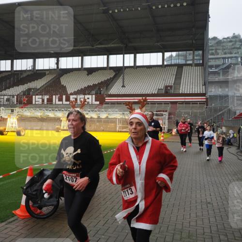 07.12.2025 - St. Pauli X-Mass-Run No. 15 Fabian Wolf http://msf.ph/oto/9419573 07.12.2025 11:33:05 Ziel 321, 977, 1013, 1591, 2005, 2107, 2113, 2278, 2281, 2282, 2284, 2662, 3269, 3271 meine-sportfotos.de