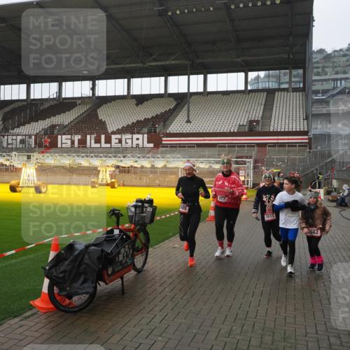 07.12.2025 - St. Pauli X-Mass-Run No. 15 Fabian Wolf http://msf.ph/oto/9419578 07.12.2025 11:33:09 Ziel 321, 977, 1013, 1591, 2005, 2016, 2107, 2113, 2278, 2281, 2282, 2284, 2662, 3039, 3041, 3269, 3271 meine-sportfotos.de