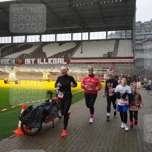 07.12.2025 - St. Pauli X-Mass-Run No. 15 Fabian Wolf http://msf.ph/oto/9419581 07.12.2025 11:33:09 Ziel 321, 977, 1013, 1591, 2005, 2016, 2107, 2113, 2278, 2281, 2282, 2284, 2662, 3039, 3041, 3269, 3271 meine-sportfotos.de