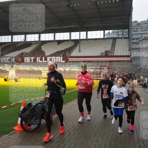 07.12.2025 - St. Pauli X-Mass-Run No. 15 Fabian Wolf http://msf.ph/oto/9419582 07.12.2025 11:33:10 Ziel 321, 977, 1013, 1591, 2005, 2016, 2107, 2113, 2278, 2281, 2282, 2284, 2612, 2613, 2614, 2620, 2662, 3039, 3041, 3269, 3271 meine-sportfotos.de