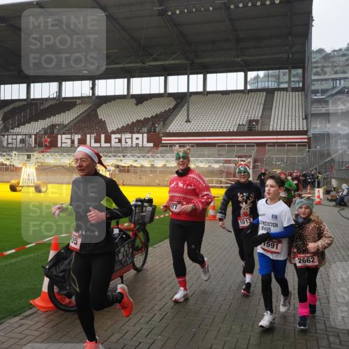 07.12.2025 - St. Pauli X-Mass-Run No. 15 Fabian Wolf http://msf.ph/oto/9419583 07.12.2025 11:33:10 Ziel 321, 977, 1013, 1591, 2005, 2016, 2107, 2113, 2278, 2281, 2282, 2284, 2612, 2613, 2614, 2620, 2662, 3039, 3041, 3269, 3271 meine-sportfotos.de