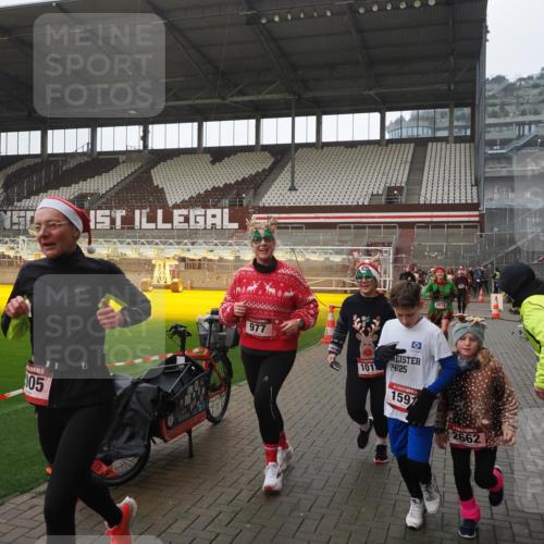 07.12.2025 - St. Pauli X-Mass-Run No. 15 Fabian Wolf http://msf.ph/oto/9419584 07.12.2025 11:33:10 Ziel 321, 977, 1013, 1591, 2005, 2016, 2107, 2113, 2278, 2281, 2282, 2284, 2612, 2613, 2614, 2620, 2662, 3039, 3041, 3269, 3271 meine-sportfotos.de