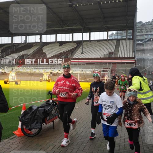07.12.2025 - St. Pauli X-Mass-Run No. 15 Fabian Wolf http://msf.ph/oto/9419585 07.12.2025 11:33:10 Ziel 321, 977, 1013, 1591, 2005, 2016, 2107, 2113, 2278, 2281, 2282, 2284, 2612, 2613, 2614, 2620, 2662, 3039, 3041, 3269, 3271 meine-sportfotos.de