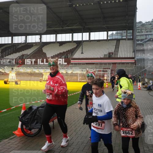 07.12.2025 - St. Pauli X-Mass-Run No. 15 Fabian Wolf http://msf.ph/oto/9419586 07.12.2025 11:33:10 Ziel 321, 977, 1013, 1591, 2005, 2016, 2107, 2113, 2278, 2281, 2282, 2284, 2612, 2613, 2614, 2620, 2662, 3039, 3041, 3269, 3271 meine-sportfotos.de