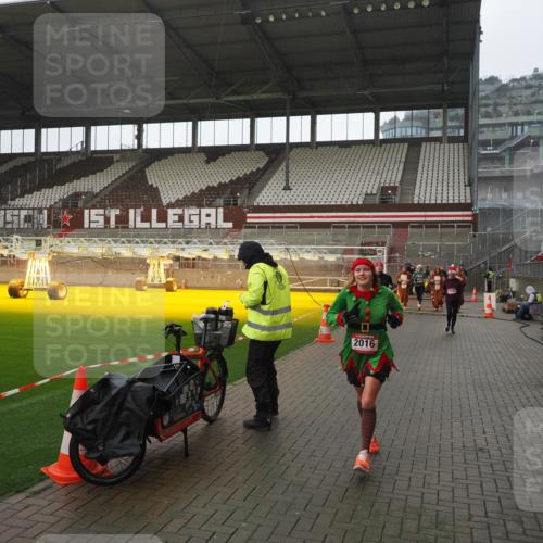 07.12.2025 - St. Pauli X-Mass-Run No. 15 Fabian Wolf http://msf.ph/oto/9419588 07.12.2025 11:33:12 Ziel 321, 977, 1013, 1591, 2005, 2016, 2107, 2113, 2278, 2281, 2282, 2284, 2612, 2613, 2614, 2620, 2662, 3039, 3041, 3269, 3271 meine-sportfotos.de