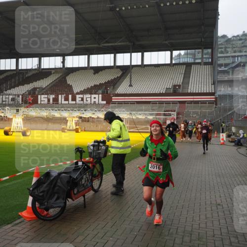 07.12.2025 - St. Pauli X-Mass-Run No. 15 Fabian Wolf http://msf.ph/oto/9419589 07.12.2025 11:33:12 Ziel 321, 977, 1013, 1591, 2005, 2016, 2107, 2113, 2278, 2281, 2282, 2284, 2612, 2613, 2614, 2620, 2662, 3039, 3041, 3269, 3271 meine-sportfotos.de