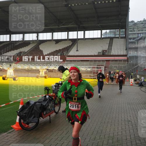 07.12.2025 - St. Pauli X-Mass-Run No. 15 Fabian Wolf http://msf.ph/oto/9419591 07.12.2025 11:33:12 Ziel 321, 977, 1013, 1591, 2005, 2016, 2107, 2113, 2278, 2281, 2282, 2284, 2612, 2613, 2614, 2620, 2662, 3039, 3041, 3269, 3271 meine-sportfotos.de