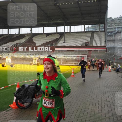 07.12.2025 - St. Pauli X-Mass-Run No. 15 Fabian Wolf http://msf.ph/oto/9419592 07.12.2025 11:33:13 Ziel 321, 977, 1013, 1591, 2005, 2016, 2107, 2113, 2278, 2281, 2282, 2284, 2612, 2613, 2614, 2620, 2662, 3039, 3041, 3269 meine-sportfotos.de