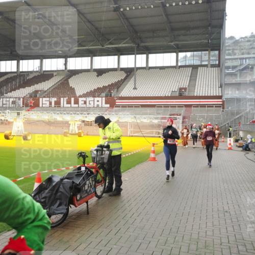 07.12.2025 - St. Pauli X-Mass-Run No. 15 Fabian Wolf http://msf.ph/oto/9419594 07.12.2025 11:33:13 Ziel 321, 977, 1013, 1591, 2005, 2016, 2107, 2113, 2278, 2281, 2282, 2284, 2612, 2613, 2614, 2620, 2662, 3039, 3041, 3269 meine-sportfotos.de