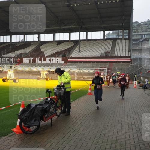 07.12.2025 - St. Pauli X-Mass-Run No. 15 Fabian Wolf http://msf.ph/oto/9419595 07.12.2025 11:33:13 Ziel 321, 977, 1013, 1591, 2005, 2016, 2107, 2113, 2278, 2281, 2282, 2284, 2612, 2613, 2614, 2620, 2662, 3039, 3041, 3269 meine-sportfotos.de