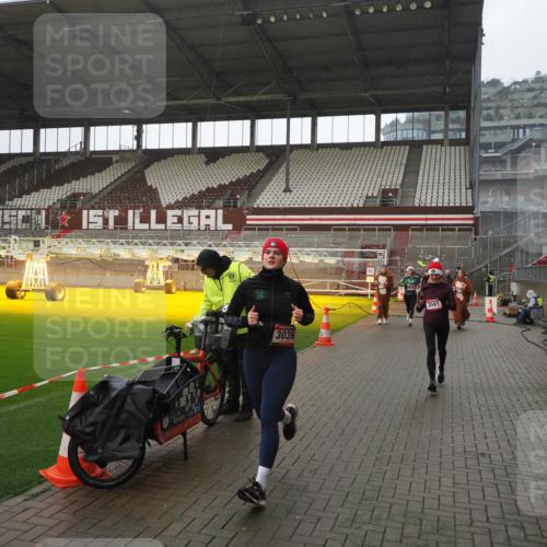 07.12.2025 - St. Pauli X-Mass-Run No. 15 Fabian Wolf http://msf.ph/oto/9419597 07.12.2025 11:33:14 Ziel 321, 977, 1013, 1591, 2005, 2016, 2107, 2278, 2281, 2282, 2284, 2612, 2613, 2614, 2620, 2662, 3039, 3041 meine-sportfotos.de