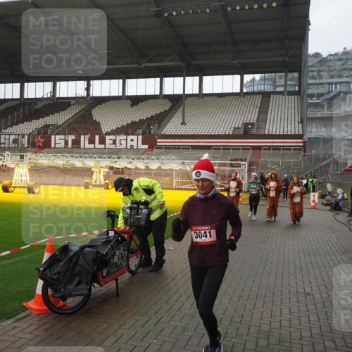 07.12.2025 - St. Pauli X-Mass-Run No. 15 Fabian Wolf http://msf.ph/oto/9419600 07.12.2025 11:33:16 Ziel 321, 977, 1013, 1591, 2005, 2016, 2612, 2613, 2614, 2620, 2662, 3039, 3041, 3166, 3169 meine-sportfotos.de
