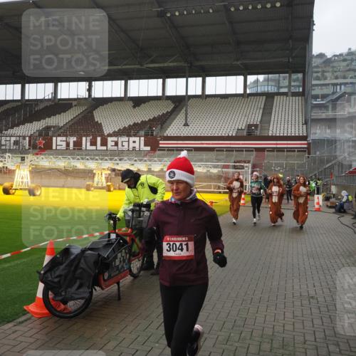 07.12.2025 - St. Pauli X-Mass-Run No. 15 Fabian Wolf http://msf.ph/oto/9419601 07.12.2025 11:33:16 Ziel 321, 977, 1013, 1591, 2005, 2016, 2612, 2613, 2614, 2620, 2662, 3039, 3041, 3166, 3169 meine-sportfotos.de