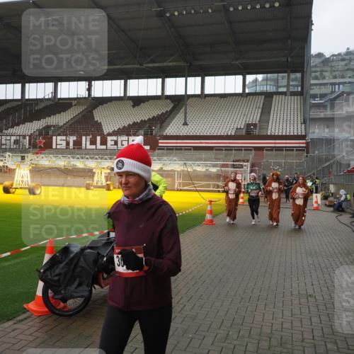 07.12.2025 - St. Pauli X-Mass-Run No. 15 Fabian Wolf http://msf.ph/oto/9419602 07.12.2025 11:33:16 Ziel 321, 977, 1013, 1591, 2005, 2016, 2612, 2613, 2614, 2620, 2662, 3039, 3041, 3166, 3169 meine-sportfotos.de