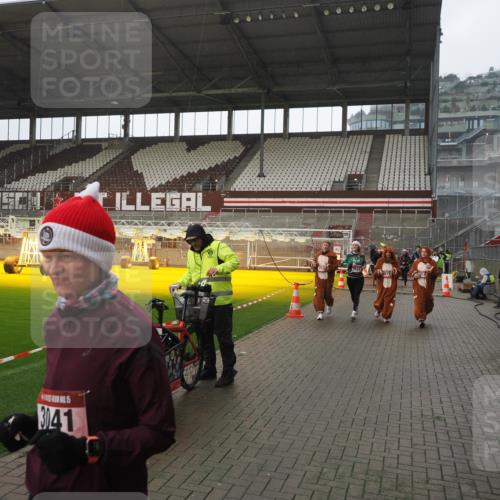 07.12.2025 - St. Pauli X-Mass-Run No. 15 Fabian Wolf http://msf.ph/oto/9419603 07.12.2025 11:33:16 Ziel 321, 977, 1013, 1591, 2005, 2016, 2612, 2613, 2614, 2620, 2662, 3039, 3041, 3166, 3169 meine-sportfotos.de