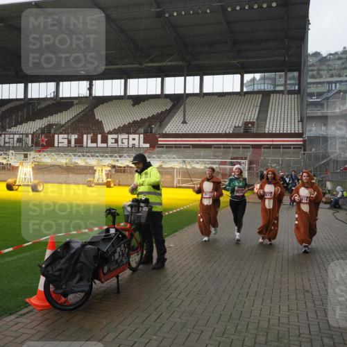 07.12.2025 - St. Pauli X-Mass-Run No. 15 Fabian Wolf http://msf.ph/oto/9419605 07.12.2025 11:33:18 Ziel 321, 977, 1013, 1591, 2005, 2016, 2612, 2613, 2614, 2620, 2662, 3039, 3041, 3166, 3169 meine-sportfotos.de