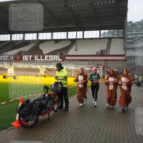 07.12.2025 - St. Pauli X-Mass-Run No. 15 Fabian Wolf http://msf.ph/oto/9419607 07.12.2025 11:33:19 Ziel 321, 977, 1013, 1591, 2005, 2016, 2612, 2613, 2614, 2620, 2662, 3039, 3041, 3166, 3169 meine-sportfotos.de
