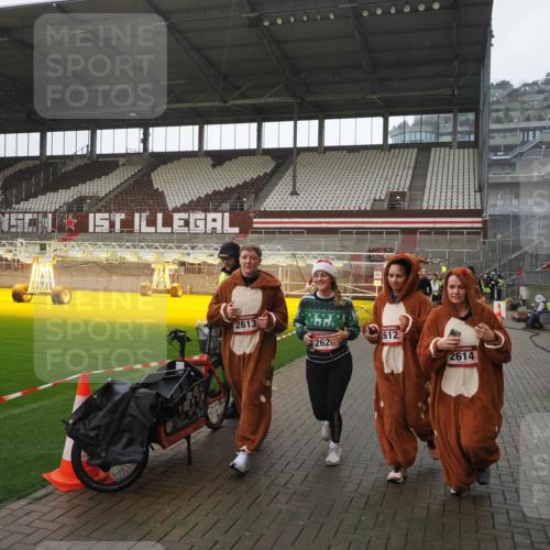 07.12.2025 - St. Pauli X-Mass-Run No. 15 Fabian Wolf http://msf.ph/oto/9419612 07.12.2025 11:33:20 Ziel 321, 977, 1013, 1591, 2005, 2016, 2612, 2613, 2614, 2620, 2662, 3039, 3041, 3166, 3169 meine-sportfotos.de
