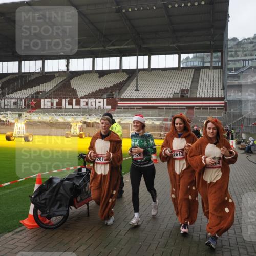 07.12.2025 - St. Pauli X-Mass-Run No. 15 Fabian Wolf http://msf.ph/oto/9419613 07.12.2025 11:33:20 Ziel 321, 977, 1013, 1591, 2005, 2016, 2612, 2613, 2614, 2620, 2662, 3039, 3041, 3166, 3169 meine-sportfotos.de