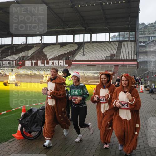 07.12.2025 - St. Pauli X-Mass-Run No. 15 Fabian Wolf http://msf.ph/oto/9419614 07.12.2025 11:33:20 Ziel 321, 977, 1013, 1591, 2005, 2016, 2612, 2613, 2614, 2620, 2662, 3039, 3041, 3166, 3169 meine-sportfotos.de