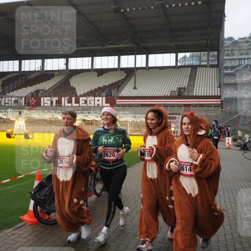 07.12.2025 - St. Pauli X-Mass-Run No. 15 Fabian Wolf http://msf.ph/oto/9419615 07.12.2025 11:33:20 Ziel 321, 977, 1013, 1591, 2005, 2016, 2612, 2613, 2614, 2620, 2662, 3039, 3041, 3166, 3169 meine-sportfotos.de