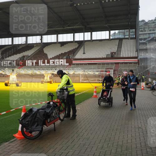 07.12.2025 - St. Pauli X-Mass-Run No. 15 Fabian Wolf http://msf.ph/oto/9419617 07.12.2025 11:33:24 Ziel 56, 62, 73, 85, 94, 110, 142, 181, 260, 340, 349, 1361, 2016, 2612, 2613, 2614, 2620, 3039, 3041, 3166, 3169 meine-sportfotos.de