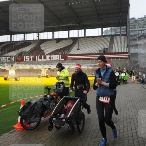 07.12.2025 - St. Pauli X-Mass-Run No. 15 Fabian Wolf http://msf.ph/oto/9419622 07.12.2025 11:33:26 Ziel 56, 62, 72, 73, 85, 94, 103, 110, 142, 181, 260, 340, 349, 1361, 2016, 2612, 2613, 2614, 2620, 3039, 3041, 3166, 3169, 3254 meine-sportfotos.de