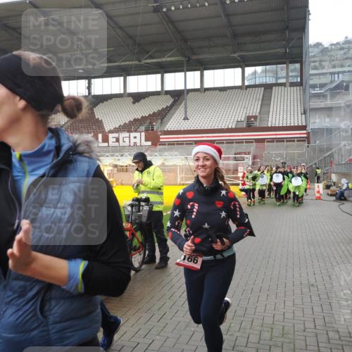 07.12.2025 - St. Pauli X-Mass-Run No. 15 Fabian Wolf http://msf.ph/oto/9419626 07.12.2025 11:33:27 Ziel 56, 62, 72, 73, 85, 94, 103, 110, 142, 181, 260, 340, 349, 1361, 2612, 2613, 2614, 2620, 3039, 3041, 3166, 3169, 3254 meine-sportfotos.de