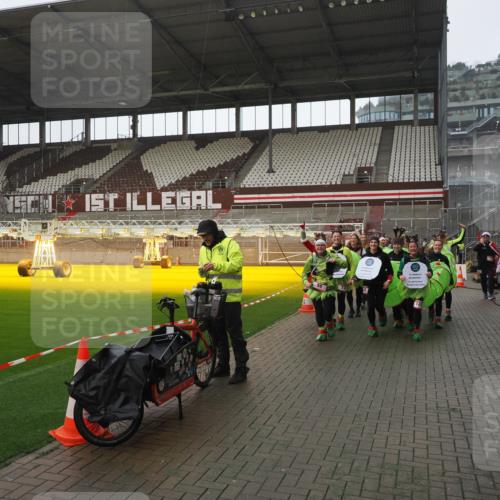 07.12.2025 - St. Pauli X-Mass-Run No. 15 Fabian Wolf http://msf.ph/oto/9419629 07.12.2025 11:33:30 Ziel 56, 62, 72, 73, 85, 94, 103, 110, 142, 181, 260, 340, 349, 1361, 2612, 2613, 2614, 2620, 3166, 3169, 3253, 3254, 4649 meine-sportfotos.de