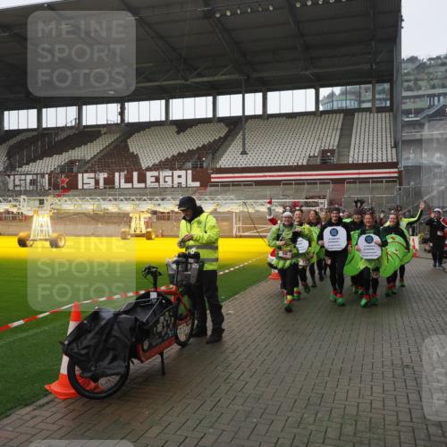 07.12.2025 - St. Pauli X-Mass-Run No. 15 Fabian Wolf http://msf.ph/oto/9419630 07.12.2025 11:33:30 Ziel 56, 62, 72, 73, 85, 94, 103, 110, 142, 181, 260, 340, 349, 1361, 2612, 2613, 2614, 2620, 3166, 3169, 3253, 3254, 4649 meine-sportfotos.de