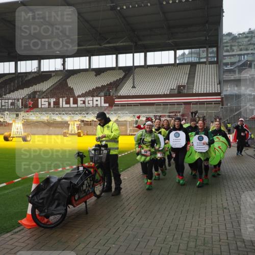 07.12.2025 - St. Pauli X-Mass-Run No. 15 Fabian Wolf http://msf.ph/oto/9419631 07.12.2025 11:33:31 Ziel 56, 62, 72, 73, 85, 94, 103, 110, 142, 181, 260, 340, 349, 354, 378, 1361, 3166, 3169, 3253, 3254, 4649 meine-sportfotos.de