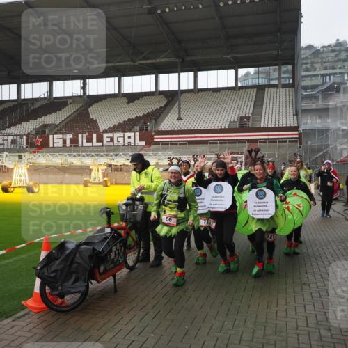 07.12.2025 - St. Pauli X-Mass-Run No. 15 Fabian Wolf http://msf.ph/oto/9419633 07.12.2025 11:33:32 Ziel 56, 62, 72, 73, 85, 94, 103, 110, 142, 181, 260, 340, 349, 354, 378, 1361, 3166, 3169, 3253, 3254, 4649 meine-sportfotos.de