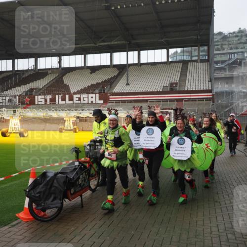 07.12.2025 - St. Pauli X-Mass-Run No. 15 Fabian Wolf http://msf.ph/oto/9419634 07.12.2025 11:33:32 Ziel 56, 62, 72, 73, 85, 94, 103, 110, 142, 181, 260, 340, 349, 354, 378, 1361, 3166, 3169, 3253, 3254, 4649 meine-sportfotos.de