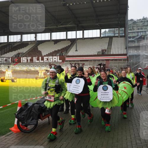 07.12.2025 - St. Pauli X-Mass-Run No. 15 Fabian Wolf http://msf.ph/oto/9419636 07.12.2025 11:33:33 Ziel 56, 62, 72, 73, 85, 94, 103, 110, 142, 181, 260, 340, 349, 354, 378, 1361, 3166, 3169, 3253, 3254, 4649 meine-sportfotos.de