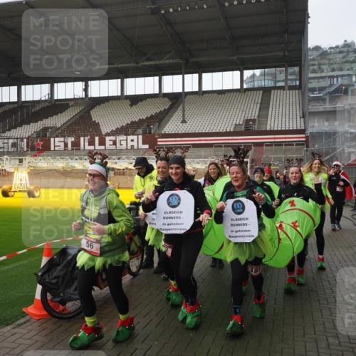 07.12.2025 - St. Pauli X-Mass-Run No. 15 Fabian Wolf http://msf.ph/oto/9419637 07.12.2025 11:33:33 Ziel 56, 62, 72, 73, 85, 94, 103, 110, 142, 181, 260, 340, 349, 354, 378, 1361, 3166, 3169, 3253, 3254, 4649 meine-sportfotos.de