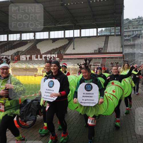 07.12.2025 - St. Pauli X-Mass-Run No. 15 Fabian Wolf http://msf.ph/oto/9419639 07.12.2025 11:33:33 Ziel 56, 62, 72, 73, 85, 94, 103, 110, 142, 181, 260, 340, 349, 354, 378, 1361, 3166, 3169, 3253, 3254, 4649 meine-sportfotos.de