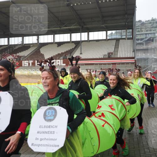 07.12.2025 - St. Pauli X-Mass-Run No. 15 Fabian Wolf http://msf.ph/oto/9419642 07.12.2025 11:33:34 Ziel 56, 62, 72, 73, 85, 94, 103, 110, 142, 181, 260, 340, 349, 354, 378, 1361, 3166, 3169, 3253, 3254, 4649 meine-sportfotos.de