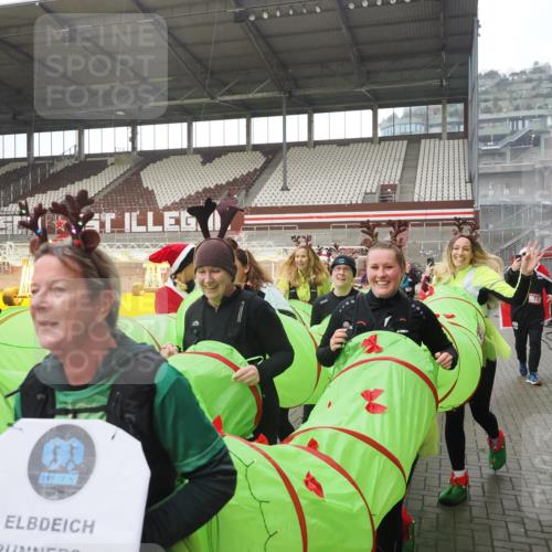 07.12.2025 - St. Pauli X-Mass-Run No. 15 Fabian Wolf http://msf.ph/oto/9419643 07.12.2025 11:33:34 Ziel 56, 62, 72, 73, 85, 94, 103, 110, 142, 181, 260, 340, 349, 354, 378, 1361, 3166, 3169, 3253, 3254, 4649 meine-sportfotos.de