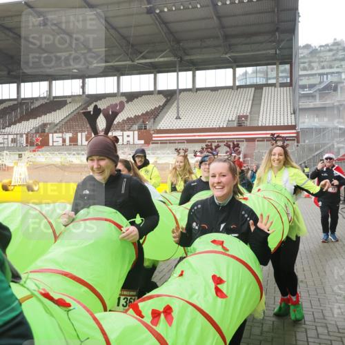 07.12.2025 - St. Pauli X-Mass-Run No. 15 Fabian Wolf http://msf.ph/oto/9419644 07.12.2025 11:33:34 Ziel 56, 62, 72, 73, 85, 94, 103, 110, 142, 181, 260, 340, 349, 354, 378, 1361, 3166, 3169, 3253, 3254, 4649 meine-sportfotos.de