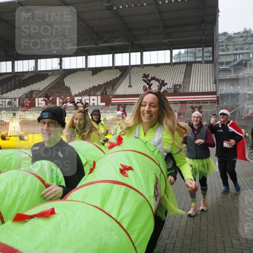 07.12.2025 - St. Pauli X-Mass-Run No. 15 Fabian Wolf http://msf.ph/oto/9419649 07.12.2025 11:33:35 Ziel 56, 62, 72, 73, 85, 94, 103, 110, 142, 181, 260, 340, 349, 354, 378, 1361, 3166, 3169, 3253, 3254, 4649 meine-sportfotos.de