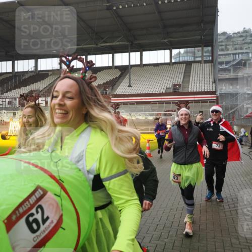 07.12.2025 - St. Pauli X-Mass-Run No. 15 Fabian Wolf http://msf.ph/oto/9419651 07.12.2025 11:33:36 Ziel 56, 62, 72, 73, 85, 94, 103, 110, 142, 181, 260, 340, 349, 354, 378, 1361, 3166, 3169, 3253, 3254, 4649 meine-sportfotos.de