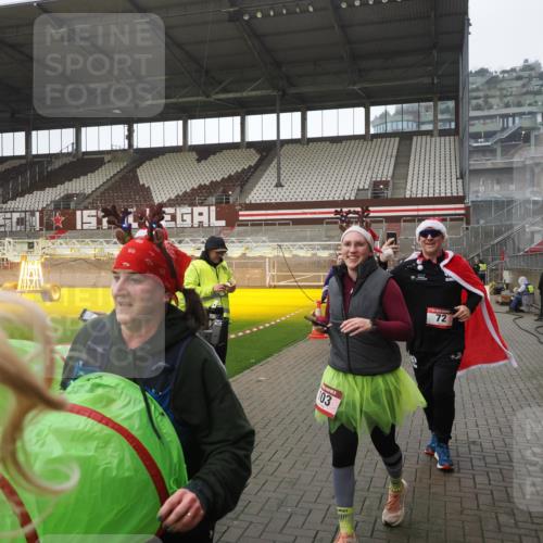07.12.2025 - St. Pauli X-Mass-Run No. 15 Fabian Wolf http://msf.ph/oto/9419653 07.12.2025 11:33:36 Ziel 56, 62, 72, 73, 85, 94, 103, 110, 142, 181, 260, 340, 349, 354, 378, 1361, 3166, 3169, 3253, 3254, 4649 meine-sportfotos.de