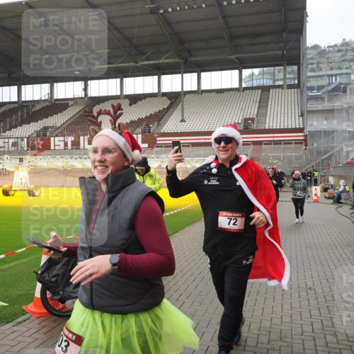 07.12.2025 - St. Pauli X-Mass-Run No. 15 Fabian Wolf http://msf.ph/oto/9419657 07.12.2025 11:33:37 Ziel 56, 62, 72, 73, 85, 94, 103, 110, 142, 181, 260, 340, 349, 354, 378, 1361, 3253, 3254, 4649 meine-sportfotos.de