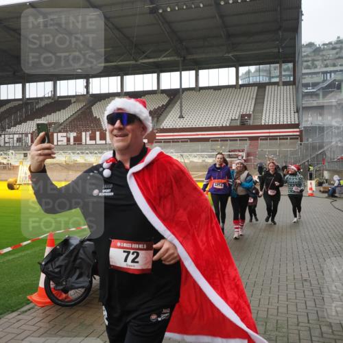 07.12.2025 - St. Pauli X-Mass-Run No. 15 Fabian Wolf http://msf.ph/oto/9419660 07.12.2025 11:33:37 Ziel 56, 62, 72, 73, 85, 94, 103, 110, 142, 181, 260, 340, 349, 354, 378, 1361, 3253, 3254, 4649 meine-sportfotos.de